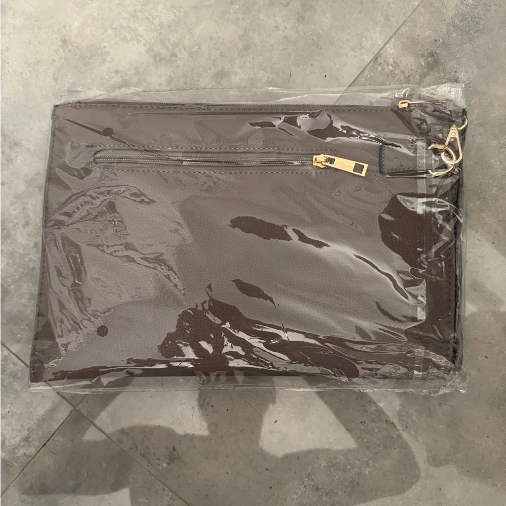 BRAND NEW! GUESS Zip Clutch - Picture 4 of 5